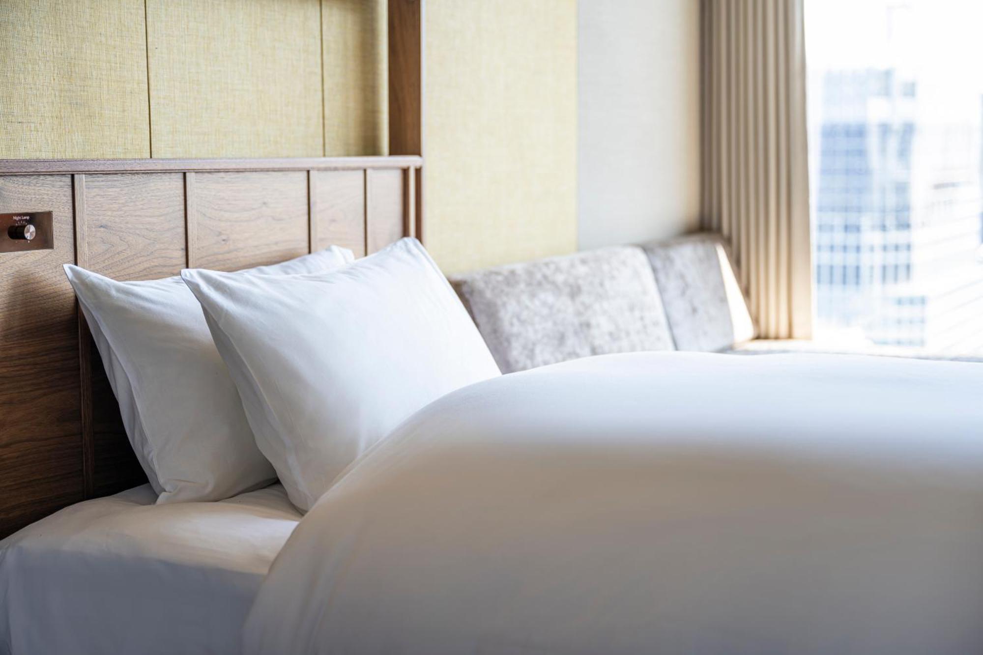 Candeo Hotels Osaka The Tower Zimmer foto A bed with pillows